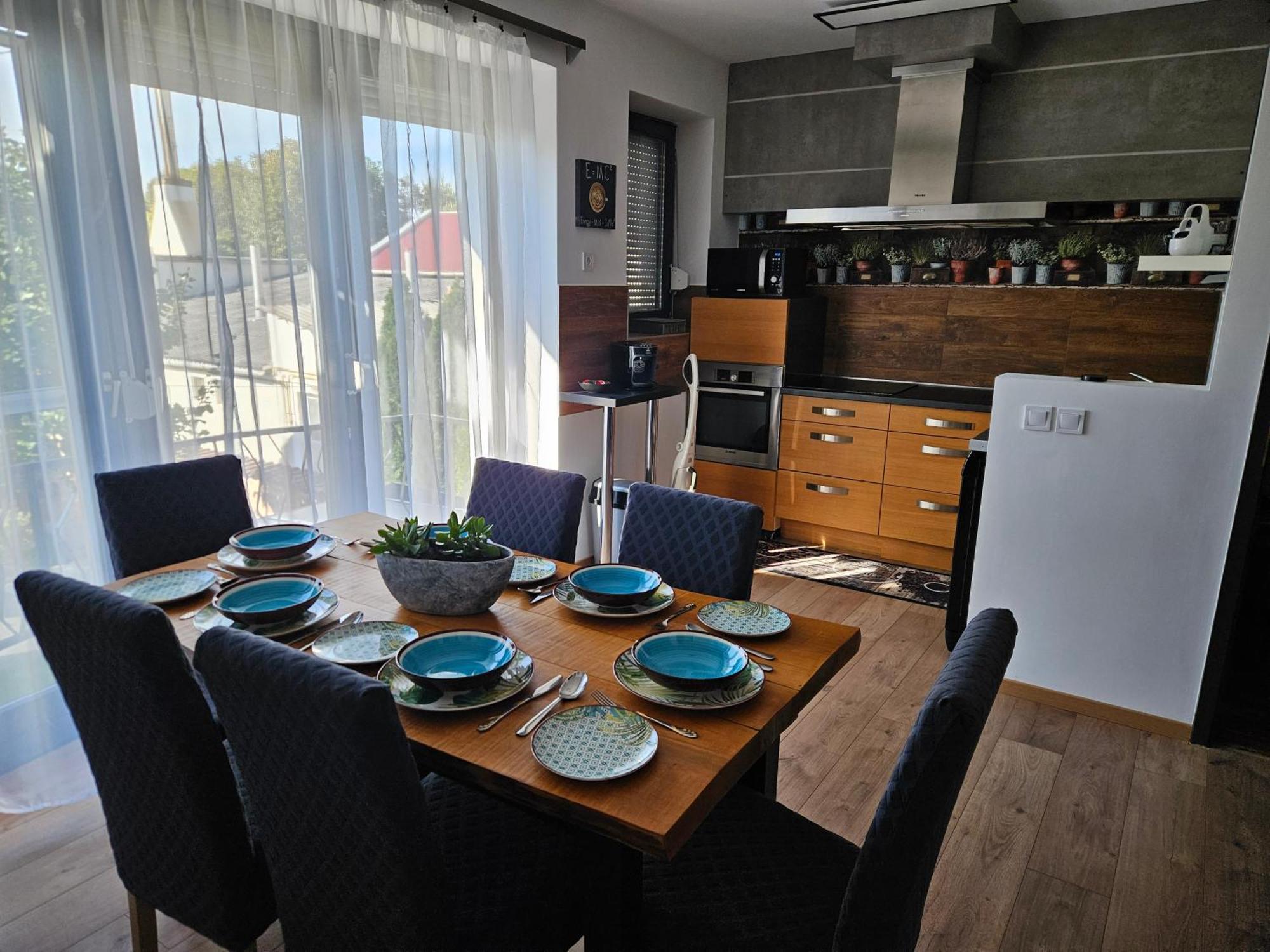 Toelgyes Apartmanhaz Szegedin Exterior foto